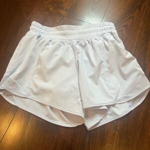 Lululemon hotty hot sz 4 4in. Great condition